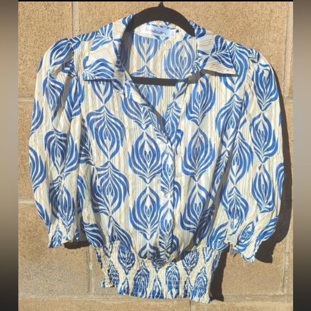 Trendmates -patterned blouse, blue & Ivory 
Leaf-like design